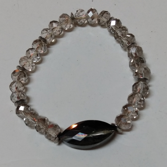 Jewelry - Clear Bead Bracelet with Stone